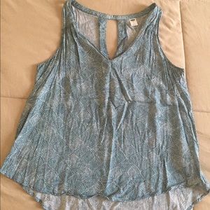Sleeveless women’s blouse